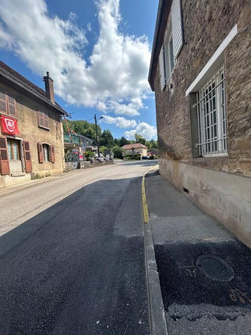 Au Bord De La Furieuse, Proche De La Grande Saline Et Des Thermes De Salins-Les-Bains Exteriör bild