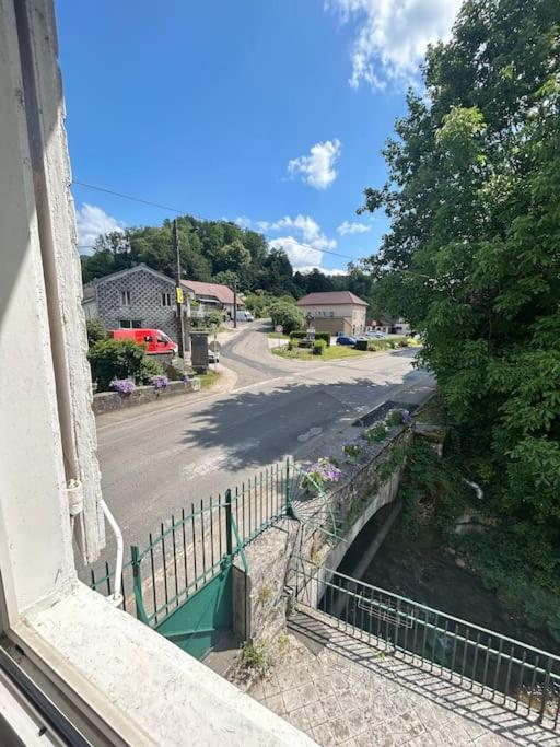 Au Bord De La Furieuse, Proche De La Grande Saline Et Des Thermes De Salins-Les-Bains Exteriör bild